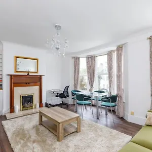 Charming 2 Bedroom Flat In With Free Parking Apartment Brighton